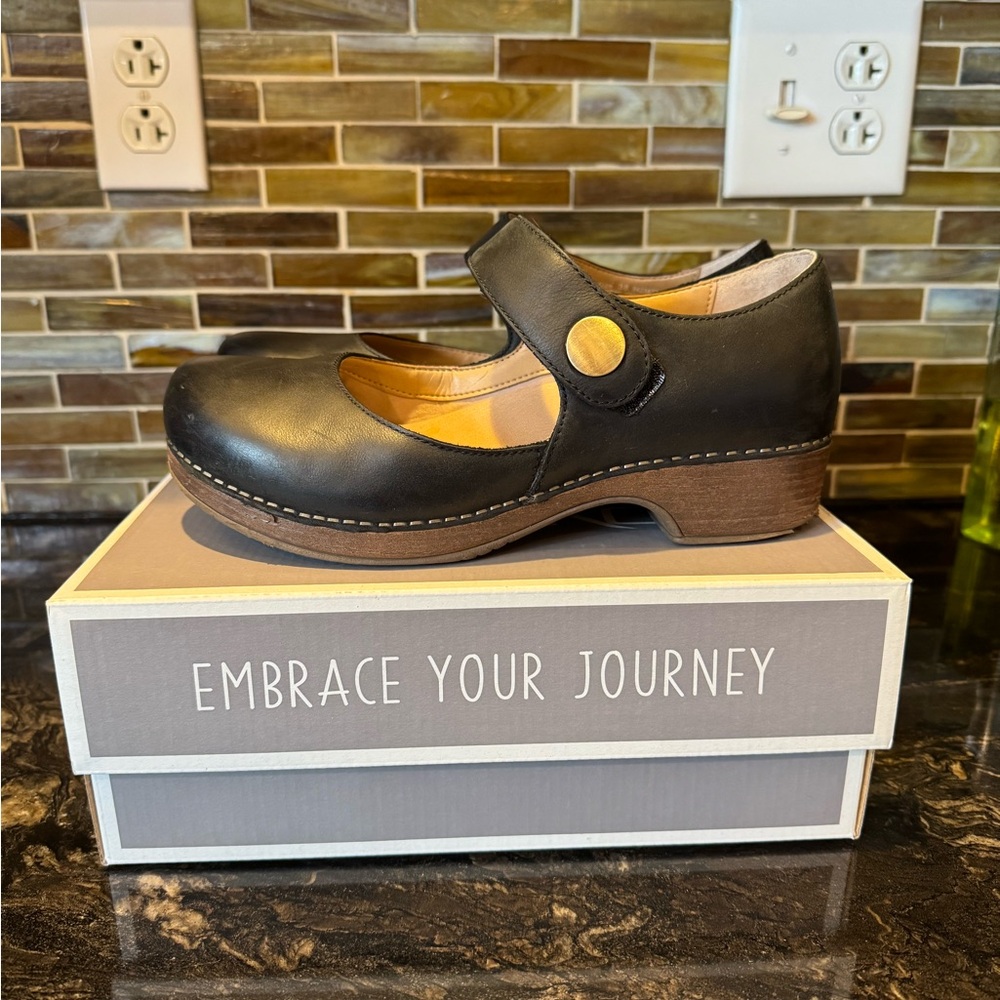 Dansko Black Leather Mary Jane Beatrice. Size 38.(8}.